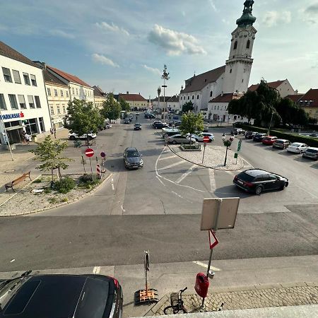 Central Plaza Mini Apartment 1 Bruck an der Leitha Exteriör bild